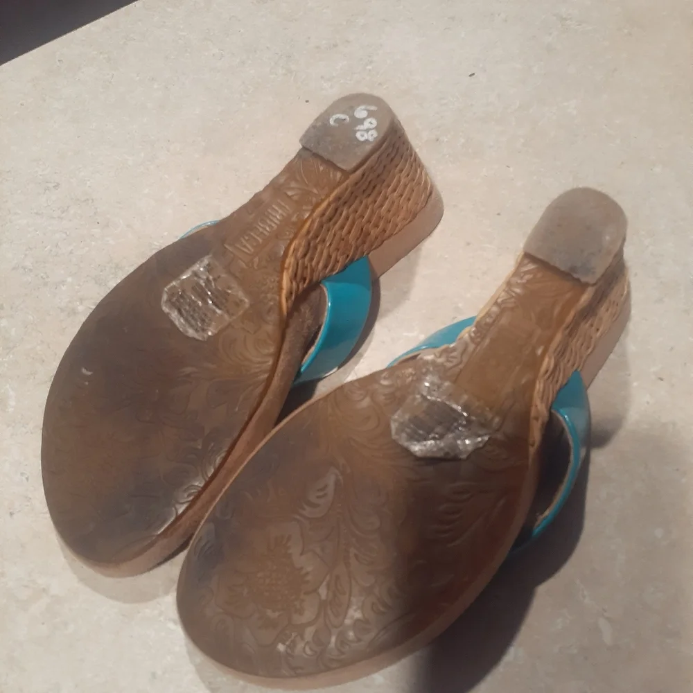 Sandals - Picture 2 of 2